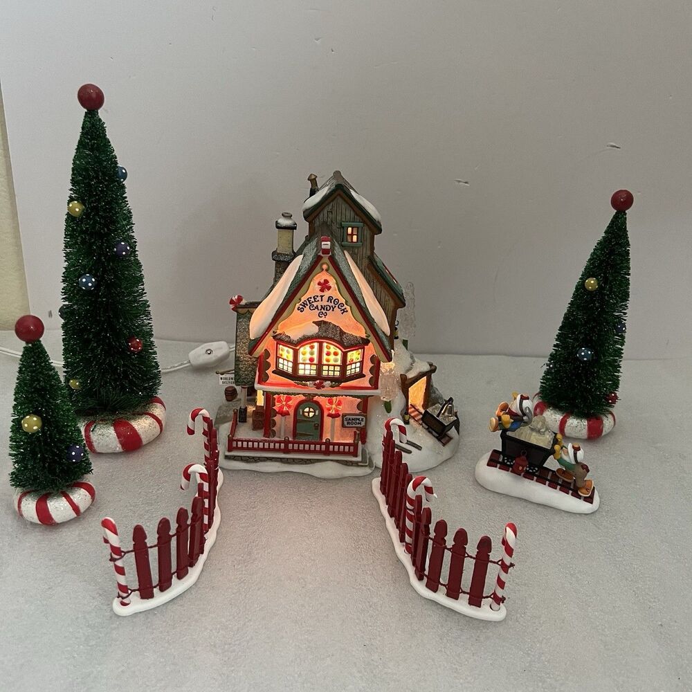 Dept 56 North Pole Series Sweet Rock Candy Co. 56725 Xmas Lighted Village W Figu